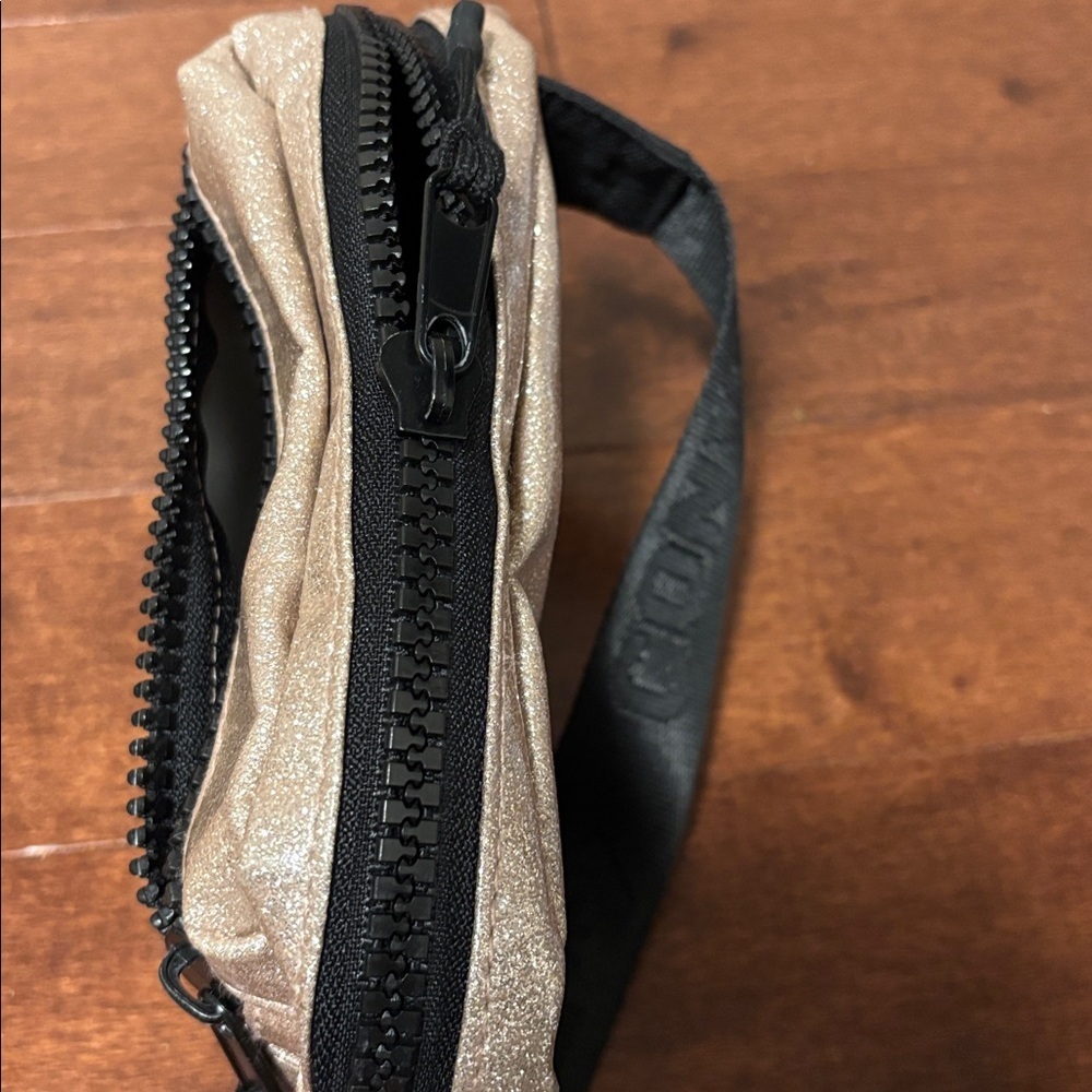 Converse pink Shimmering Gold Crossbody Bag - Picture 5 of 8